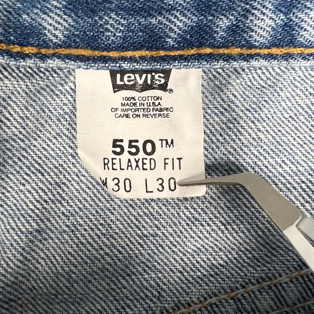 VTG Levi's 550 Relaxed Fit‎ Jeans Light Wash Denim USA Made *W30 L30 *Distressed